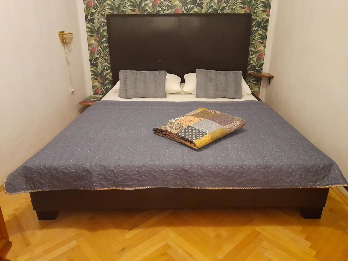 Two Bells Apartment Sibenik Bagian luar foto