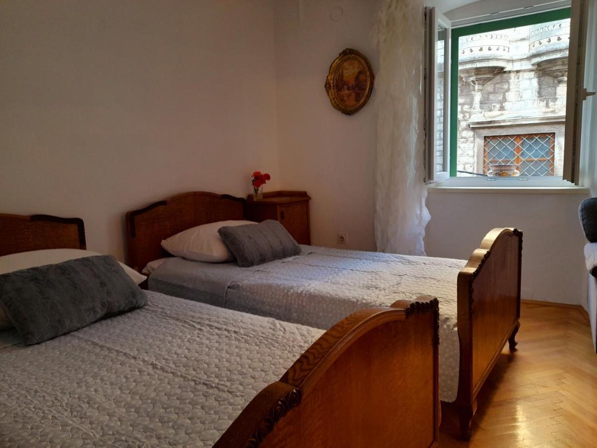Two Bells Apartment Sibenik Bagian luar foto